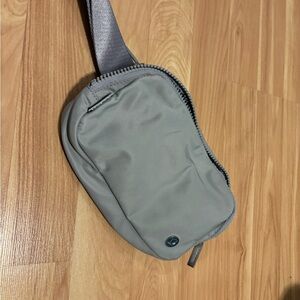 Lululemon 1L Belt Bag - Silver Drop